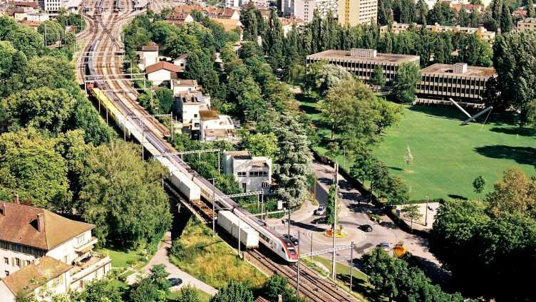 Vergrösserte Ansicht: Bahnhof in Biel